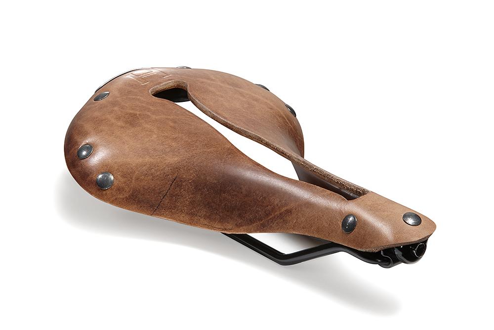 H1 Touring Saddle, Tool Leather, Gun Metal Rivets